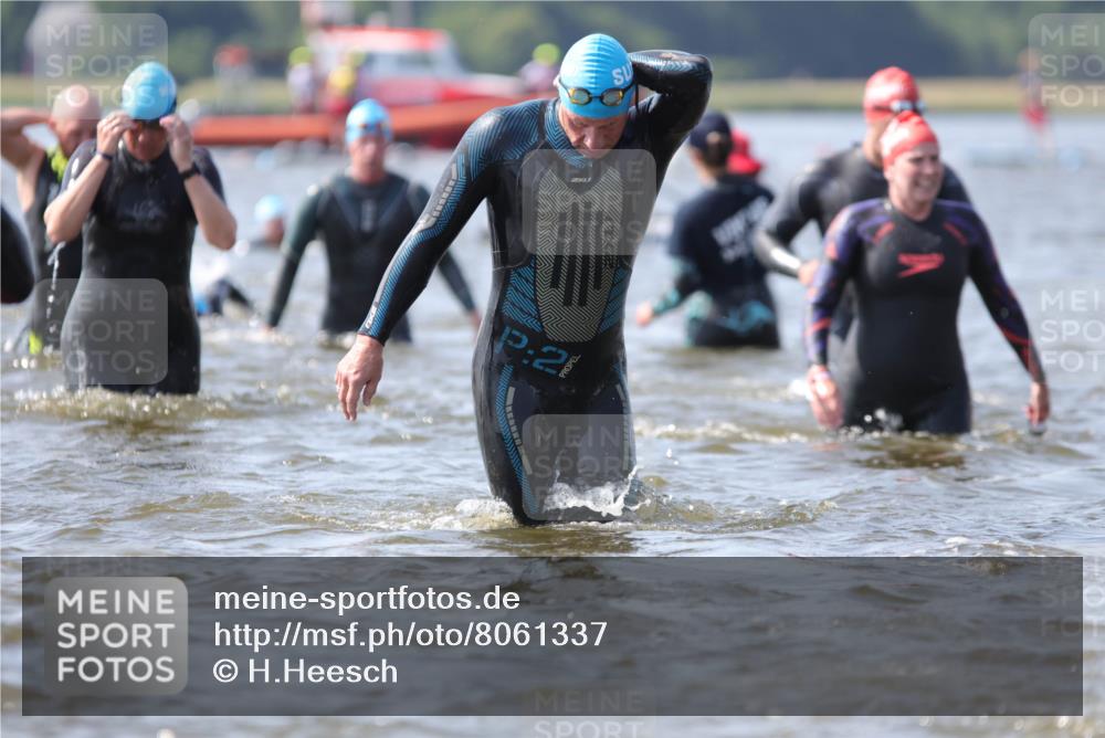 22.06.2025 - Viking Triathlon H.Heesch http://msf.ph/oto/8061337 22.06.2025 10:40:24 Schwimmen 44, 228, 239, 254, 275, 291, 325, 375, 379, 385, 394, 487, 511, 514, 517, 553, 556, 644, 657 meine-sportfotos.de