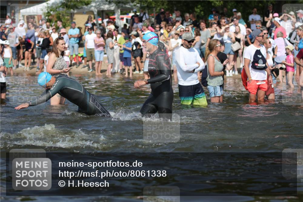 22.06.2025 - Viking Triathlon H.Heesch http://msf.ph/oto/8061338 22.06.2025 10:03:55 Schwimmen 26, 54, 77, 215, 220, 242, 315, 336, 383, 396, 433, 451, 495, 639, 657 meine-sportfotos.de