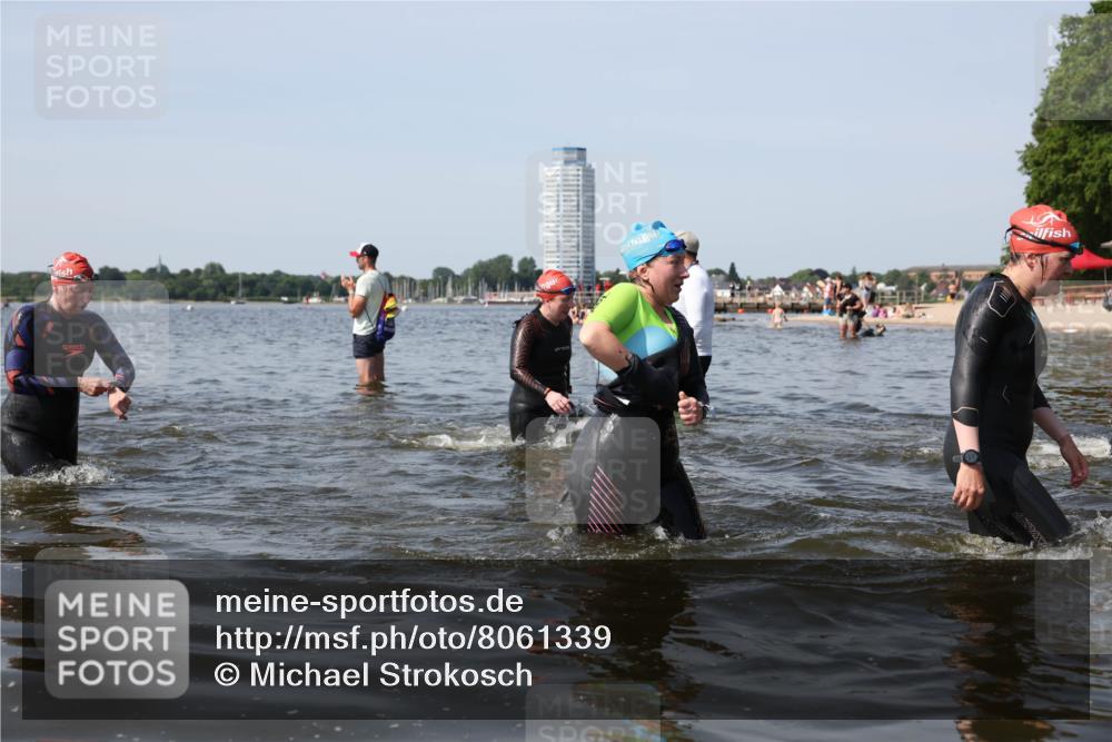 22.06.2025 - Viking Triathlon Michael Strokosch http://msf.ph/oto/8061339 22.06.2025 10:45:56 Schwimmen 95, 217, 342, 360, 372, 425, 468, 525, 615, 621, 633 meine-sportfotos.de