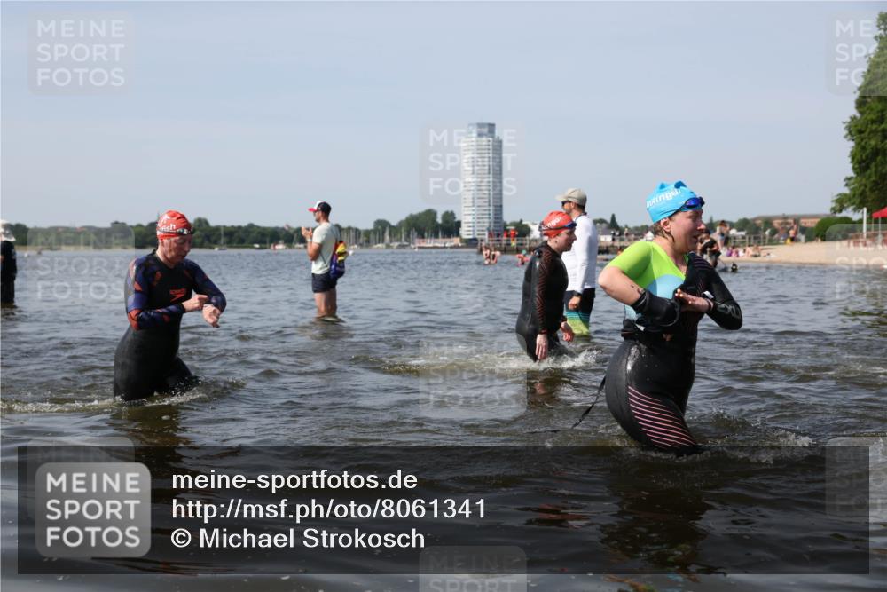 22.06.2025 - Viking Triathlon Michael Strokosch http://msf.ph/oto/8061341 22.06.2025 10:45:57 Schwimmen 95, 217, 342, 360, 372, 425, 468, 525, 615, 621, 633 meine-sportfotos.de