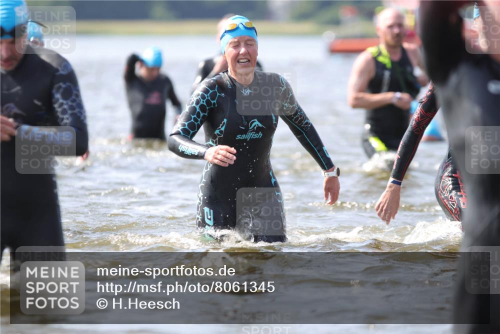 22.06.2025 - Viking Triathlon H.Heesch http://msf.ph/oto/8061345 22.06.2025 10:40:28 Schwimmen 44, 228, 235, 239, 254, 275, 291, 325, 361, 375, 379, 385, 487, 511, 514, 517, 556, 644, 655, 657 meine-sportfotos.de