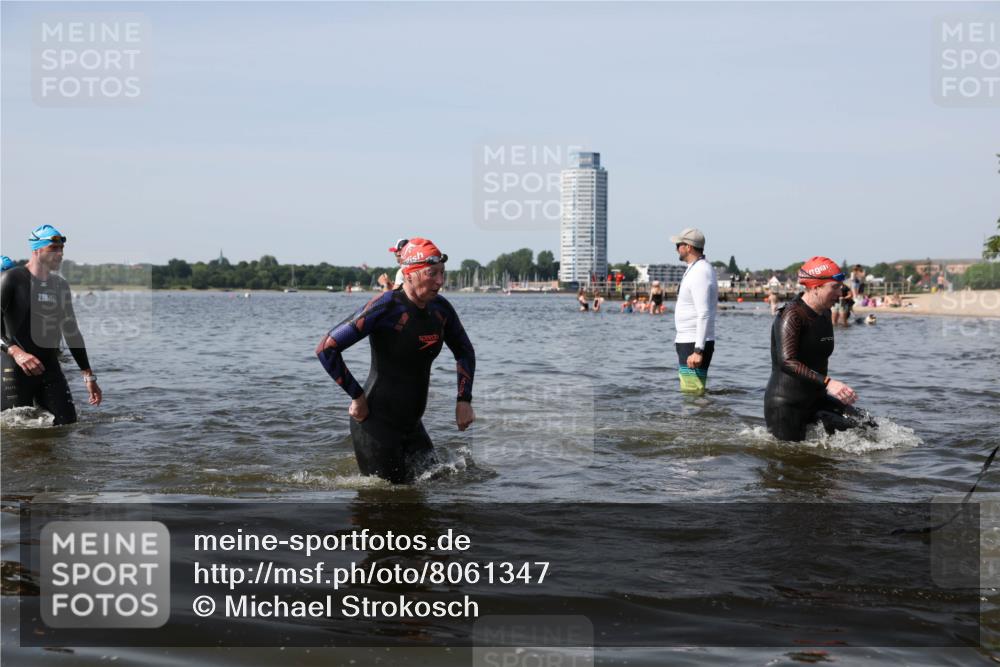 22.06.2025 - Viking Triathlon Michael Strokosch http://msf.ph/oto/8061347 22.06.2025 10:45:58 Schwimmen 217, 342, 360, 372, 425, 468, 525, 615, 621, 633, 647 meine-sportfotos.de