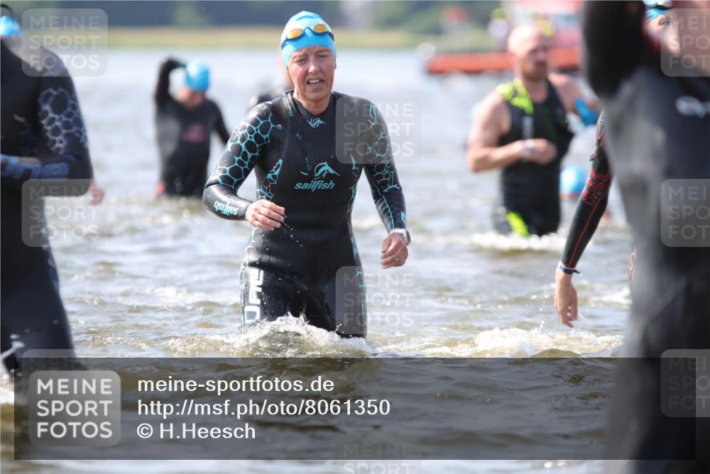 22.06.2025 - Viking Triathlon H.Heesch http://msf.ph/oto/8061350 22.06.2025 10:40:28 Schwimmen 44, 228, 235, 239, 254, 275, 291, 325, 361, 375, 379, 385, 487, 511, 514, 517, 556, 644, 655, 657 meine-sportfotos.de