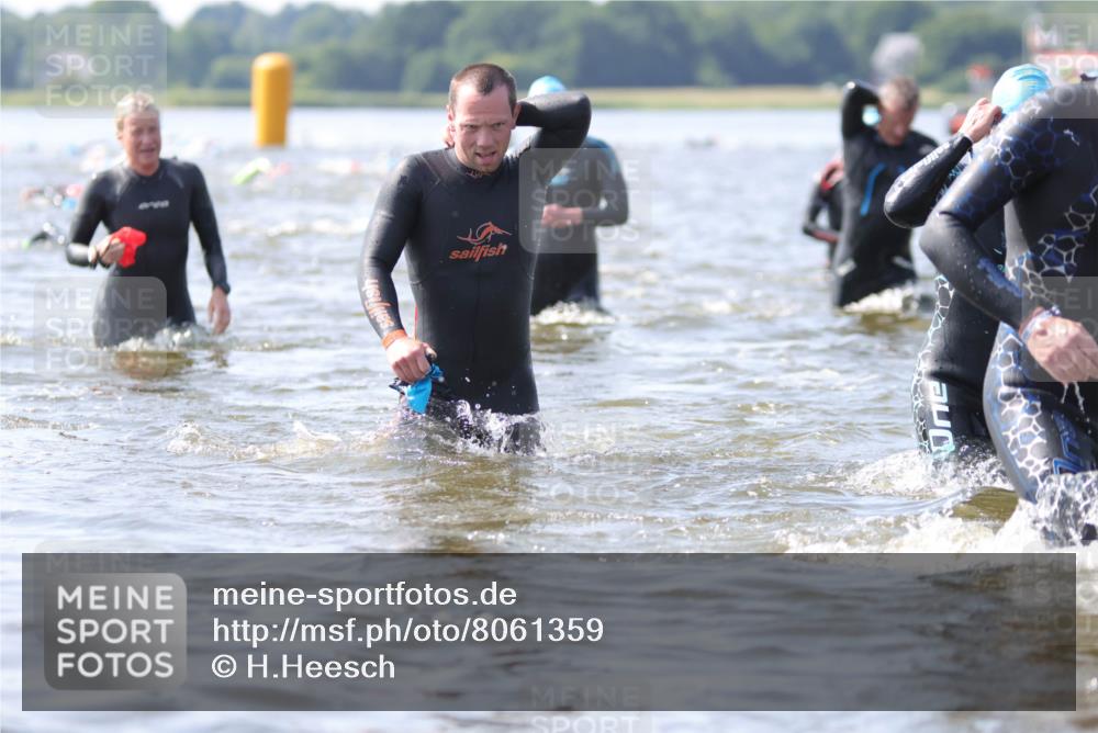 22.06.2025 - Viking Triathlon H.Heesch http://msf.ph/oto/8061359 22.06.2025 10:40:30 Schwimmen 44, 228, 235, 239, 254, 266, 275, 291, 325, 361, 375, 385, 462, 511, 514, 517, 556, 644, 655, 657 meine-sportfotos.de