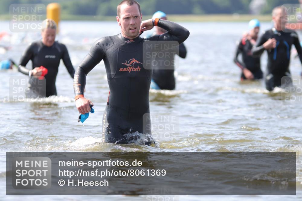 22.06.2025 - Viking Triathlon H.Heesch http://msf.ph/oto/8061369 22.06.2025 10:40:31 Schwimmen 44, 228, 235, 239, 254, 266, 275, 291, 325, 361, 375, 385, 462, 511, 514, 517, 556, 644, 655, 657 meine-sportfotos.de
