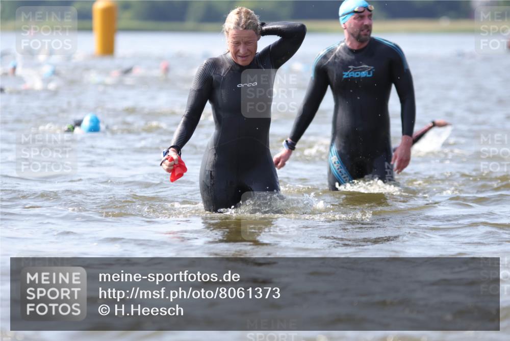 22.06.2025 - Viking Triathlon H.Heesch http://msf.ph/oto/8061373 22.06.2025 10:40:35 Schwimmen 44, 228, 235, 239, 254, 266, 275, 291, 325, 361, 462, 511, 514, 530, 556, 644, 655, 657 meine-sportfotos.de