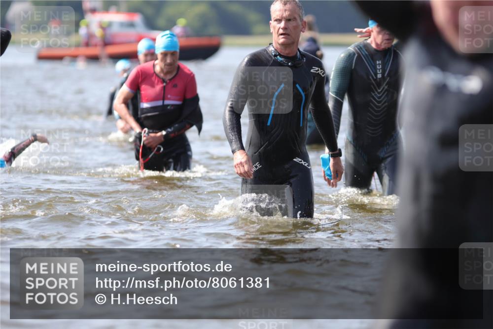 22.06.2025 - Viking Triathlon H.Heesch http://msf.ph/oto/8061381 22.06.2025 10:40:37 Schwimmen 44, 59, 228, 235, 239, 254, 266, 275, 291, 325, 361, 397, 462, 511, 514, 530, 556, 644, 655, 657 meine-sportfotos.de