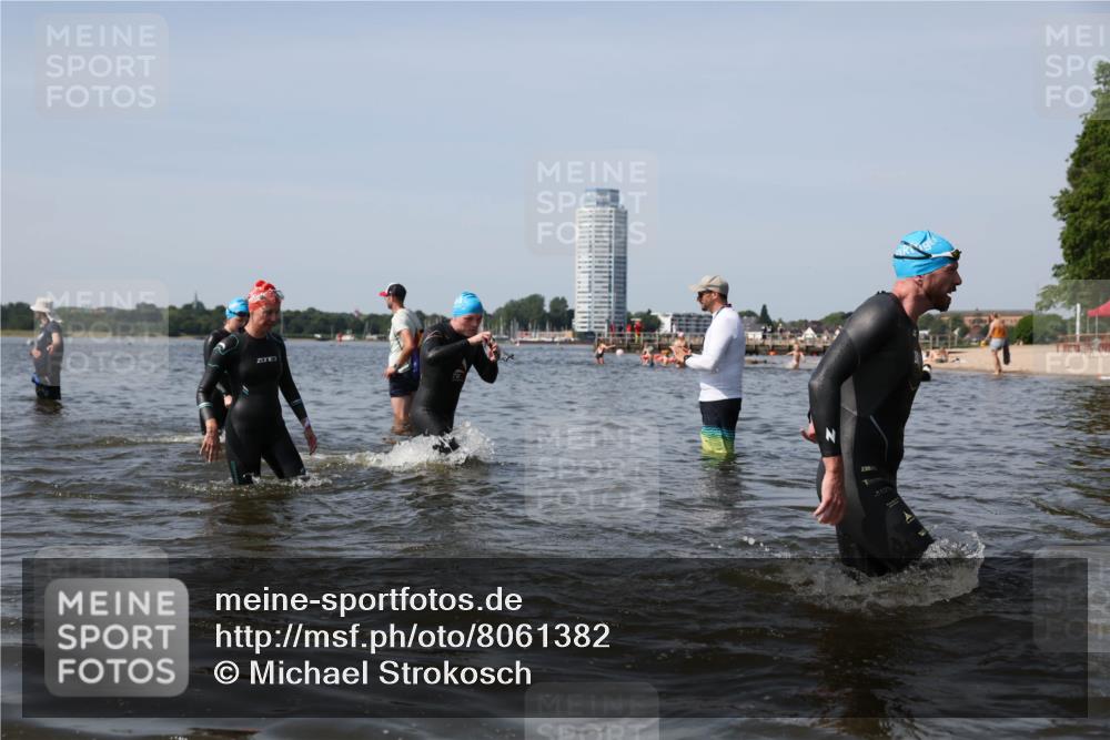 22.06.2025 - Viking Triathlon Michael Strokosch http://msf.ph/oto/8061382 22.06.2025 10:46:02 Schwimmen 217, 342, 360, 372, 468, 525, 615, 621, 633, 647 meine-sportfotos.de