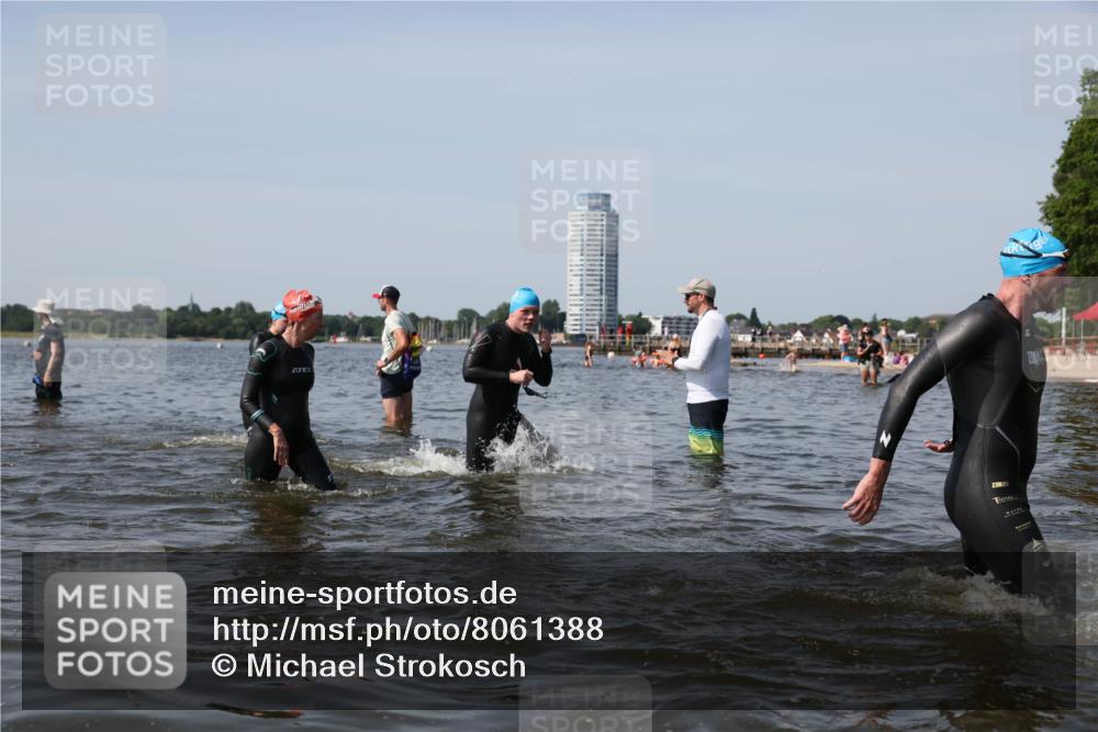 22.06.2025 - Viking Triathlon Michael Strokosch http://msf.ph/oto/8061388 22.06.2025 10:46:02 Schwimmen 217, 342, 360, 372, 468, 525, 615, 621, 633, 647 meine-sportfotos.de