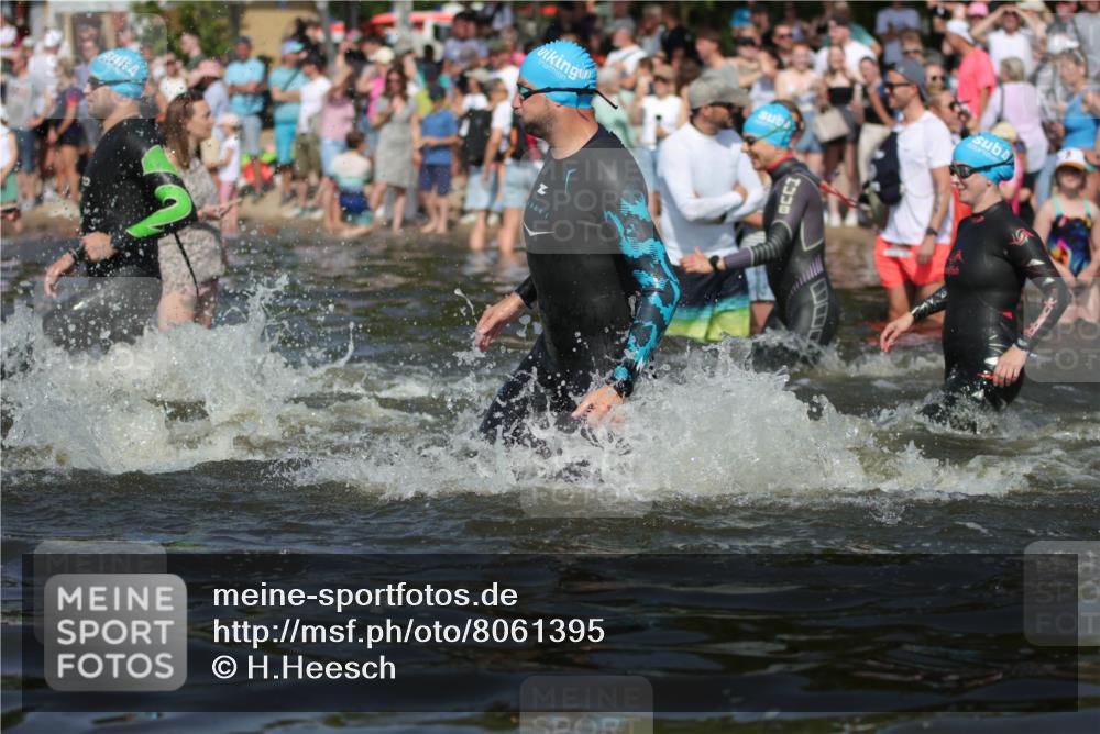 22.06.2025 - Viking Triathlon H.Heesch http://msf.ph/oto/8061395 22.06.2025 10:03:59 Schwimmen 26, 54, 215, 220, 240, 242, 313, 315, 336, 370, 383, 433, 448, 451, 614, 639, 657 meine-sportfotos.de