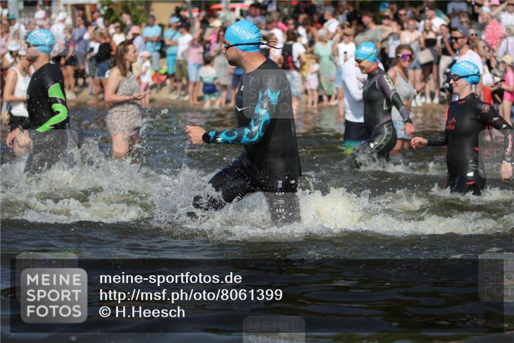 22.06.2025 - Viking Triathlon H.Heesch http://msf.ph/oto/8061399 22.06.2025 10:03:59 Schwimmen 26, 54, 215, 220, 240, 242, 313, 315, 336, 370, 383, 433, 448, 451, 614, 639, 657 meine-sportfotos.de