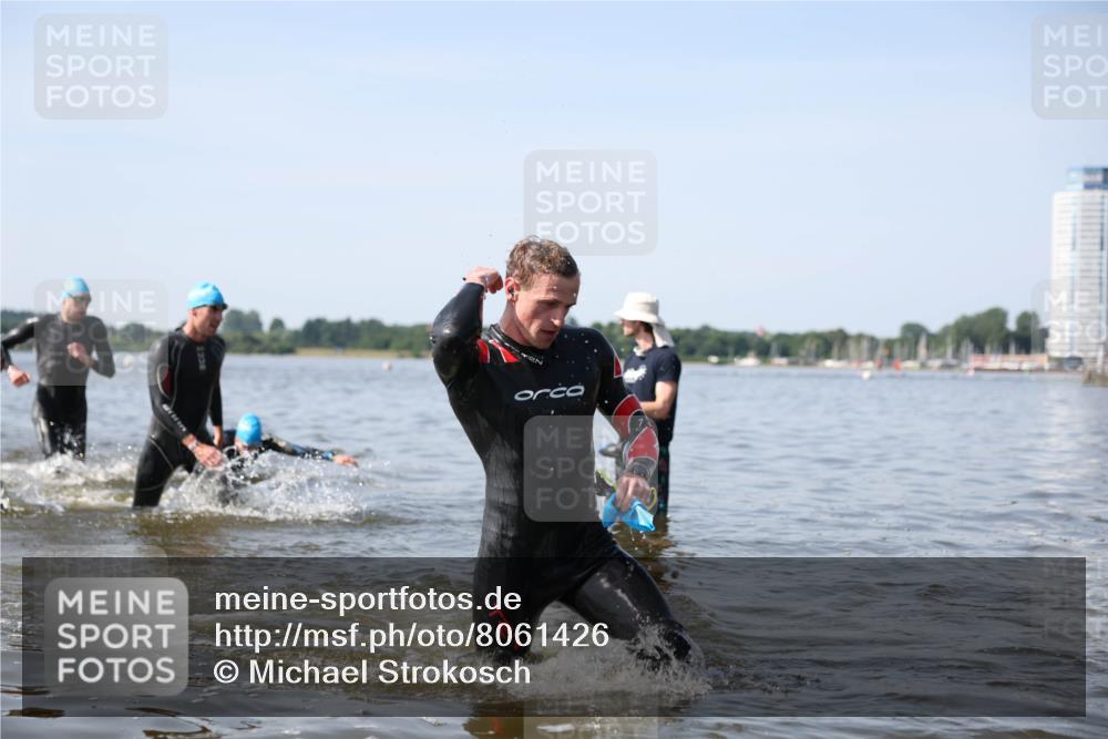 22.06.2025 - Viking Triathlon Michael Strokosch http://msf.ph/oto/8061426 22.06.2025 10:25:42 Schwimmen 2, 10, 420, 455, 485, 544, 557 meine-sportfotos.de