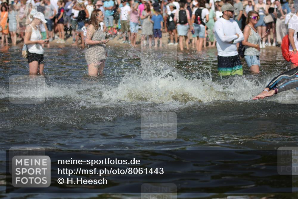 22.06.2025 - Viking Triathlon H.Heesch http://msf.ph/oto/8061443 22.06.2025 10:04:02 Schwimmen 54, 215, 220, 240, 242, 313, 315, 336, 370, 383, 433, 448, 614, 639, 657 meine-sportfotos.de