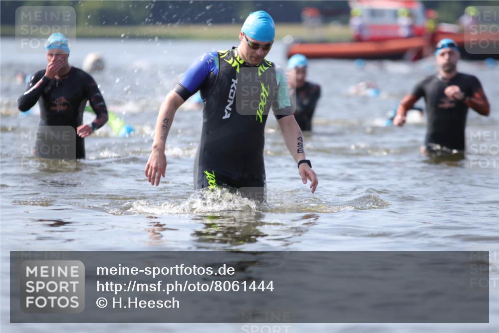 22.06.2025 - Viking Triathlon H.Heesch http://msf.ph/oto/8061444 22.06.2025 10:40:59 Schwimmen 59, 153, 314, 389, 397, 496, 530, 631 meine-sportfotos.de