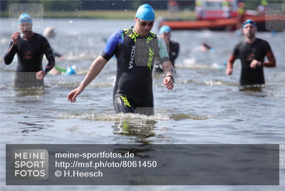 22.06.2025 - Viking Triathlon H.Heesch http://msf.ph/oto/8061450 22.06.2025 10:40:59 Schwimmen 59, 153, 314, 389, 397, 496, 530, 631 meine-sportfotos.de