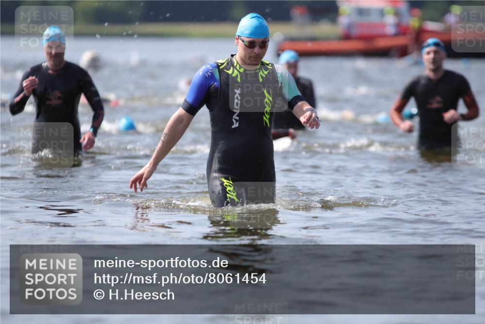 22.06.2025 - Viking Triathlon H.Heesch http://msf.ph/oto/8061454 22.06.2025 10:40:59 Schwimmen 59, 153, 314, 389, 397, 496, 530, 631 meine-sportfotos.de