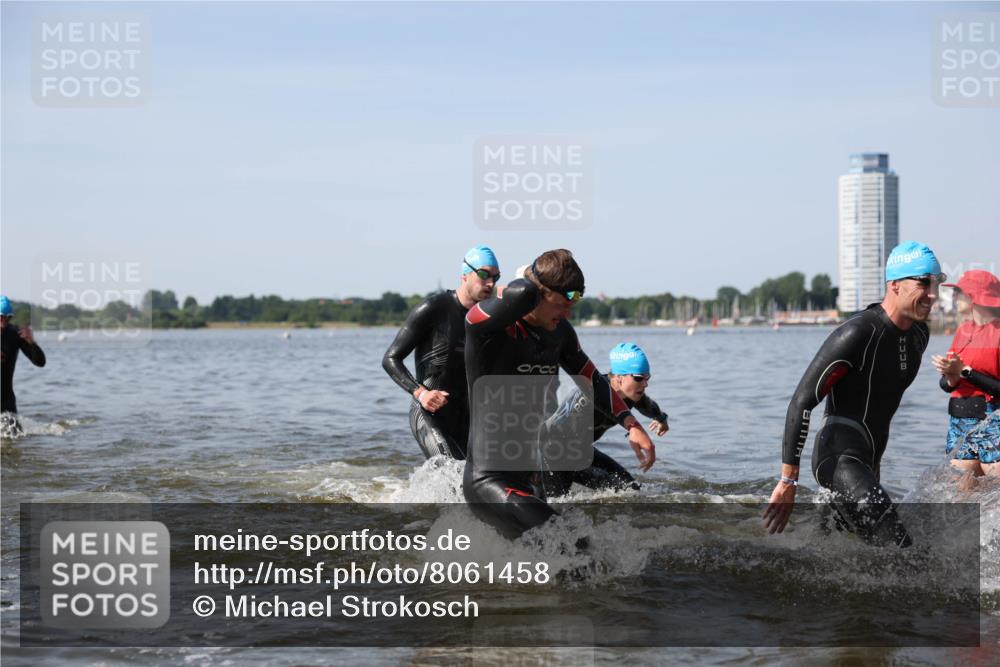 22.06.2025 - Viking Triathlon Michael Strokosch http://msf.ph/oto/8061458 22.06.2025 10:25:46 Schwimmen 2, 10, 49, 420, 455, 485, 544, 557 meine-sportfotos.de