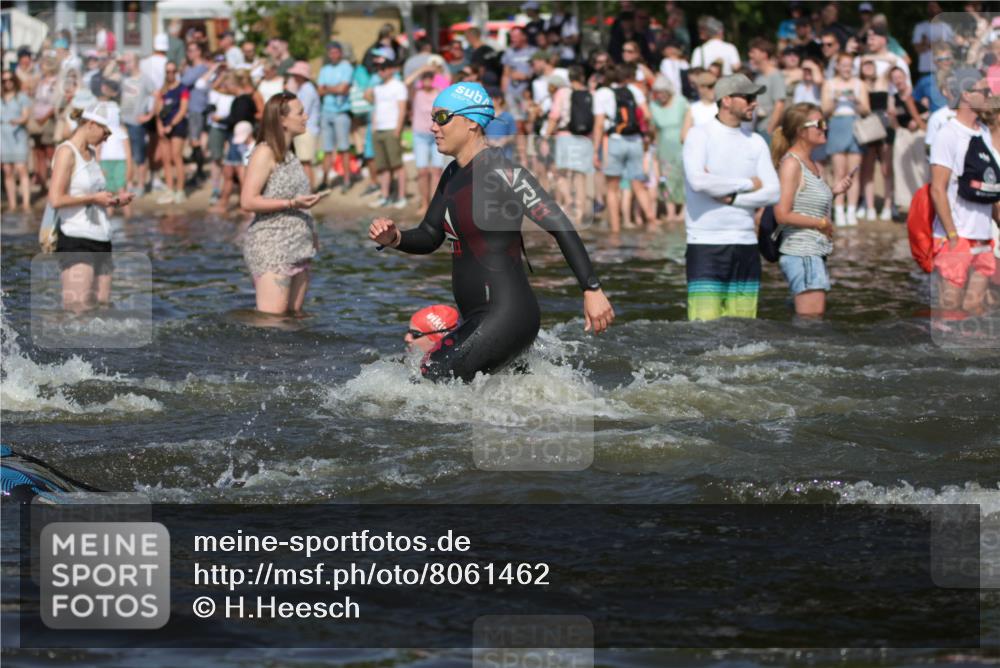22.06.2025 - Viking Triathlon H.Heesch http://msf.ph/oto/8061462 22.06.2025 10:04:04 Schwimmen 54, 215, 220, 240, 242, 313, 315, 336, 370, 433, 448, 614, 639, 657 meine-sportfotos.de
