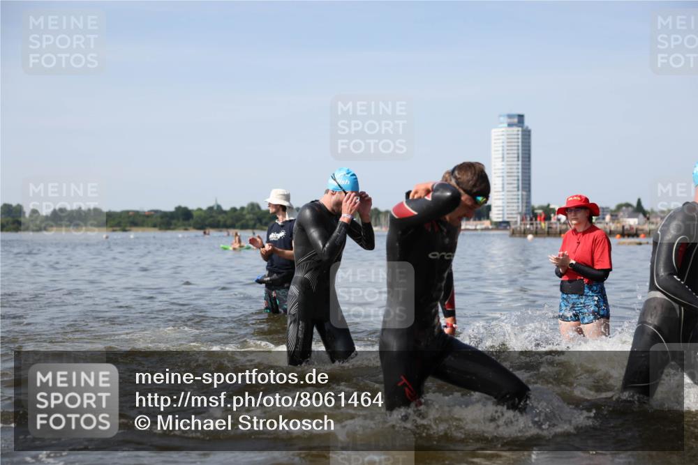 22.06.2025 - Viking Triathlon Michael Strokosch http://msf.ph/oto/8061464 22.06.2025 10:25:47 Schwimmen 2, 10, 49, 420, 455, 485, 544, 557 meine-sportfotos.de