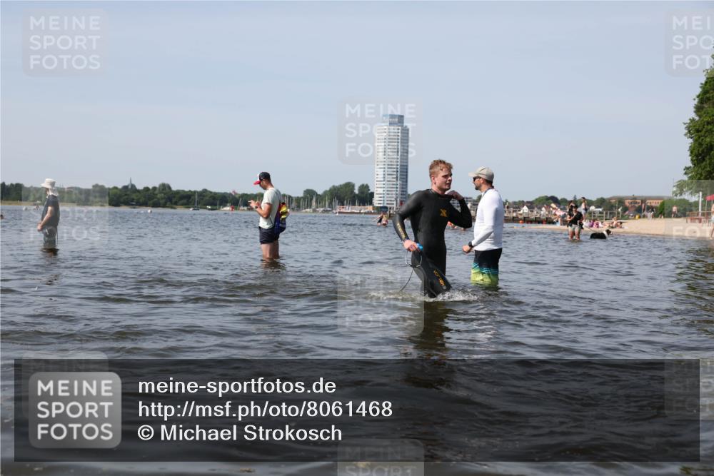 22.06.2025 - Viking Triathlon Michael Strokosch http://msf.ph/oto/8061468 22.06.2025 10:46:14 Schwimmen 121, 144, 213, 217, 225, 406, 525, 647 meine-sportfotos.de