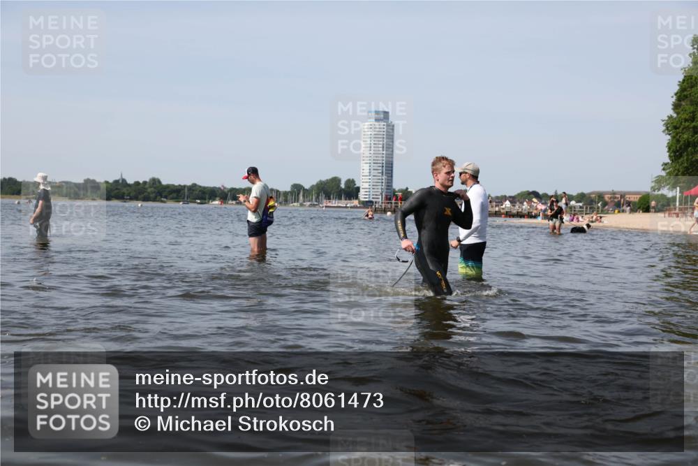 22.06.2025 - Viking Triathlon Michael Strokosch http://msf.ph/oto/8061473 22.06.2025 10:46:14 Schwimmen 121, 144, 213, 217, 225, 406, 525, 647 meine-sportfotos.de