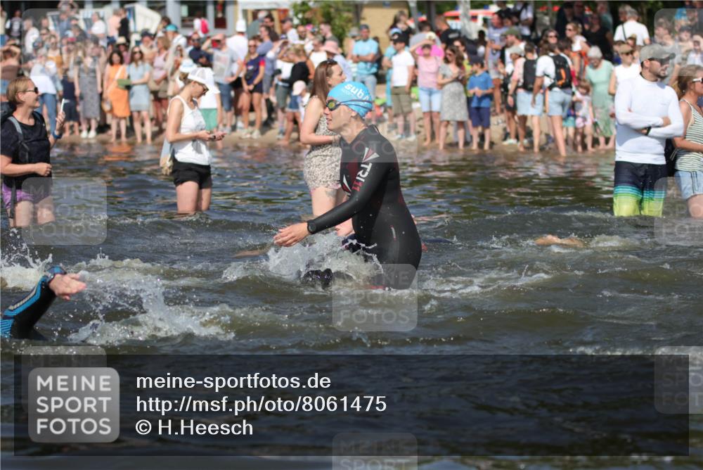 22.06.2025 - Viking Triathlon H.Heesch http://msf.ph/oto/8061475 22.06.2025 10:04:05 Schwimmen 156, 220, 240, 313, 315, 351, 370, 433, 448, 474, 529, 614, 639, 657 meine-sportfotos.de