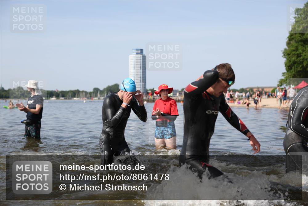22.06.2025 - Viking Triathlon Michael Strokosch http://msf.ph/oto/8061478 22.06.2025 10:25:47 Schwimmen 2, 10, 49, 420, 455, 485, 544, 557 meine-sportfotos.de