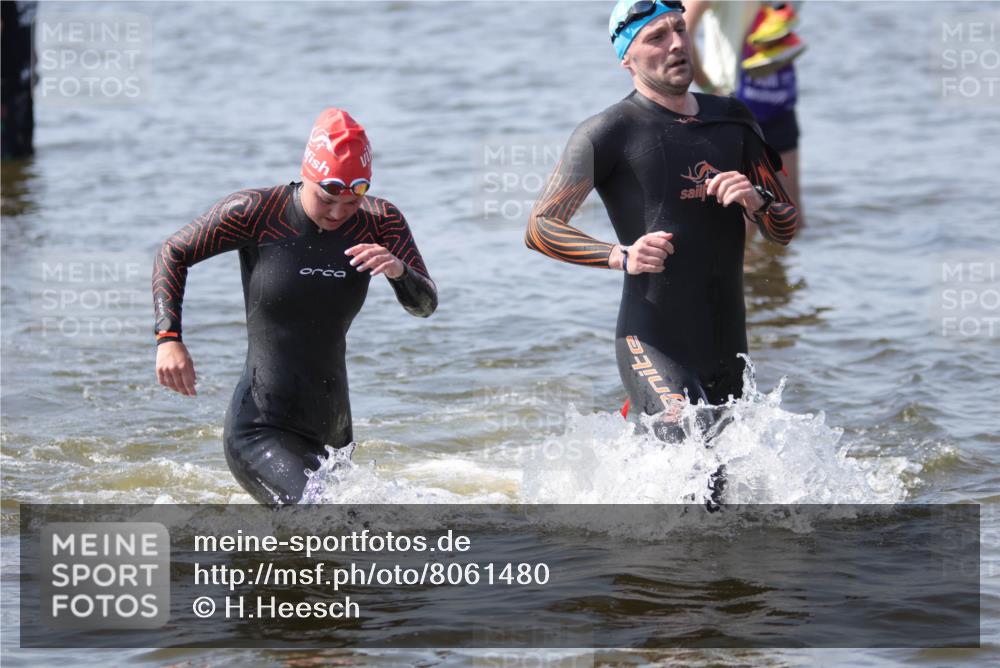 22.06.2025 - Viking Triathlon H.Heesch http://msf.ph/oto/8061480 22.06.2025 10:41:16 Schwimmen 54, 94, 153, 314, 376, 390, 496, 631 meine-sportfotos.de
