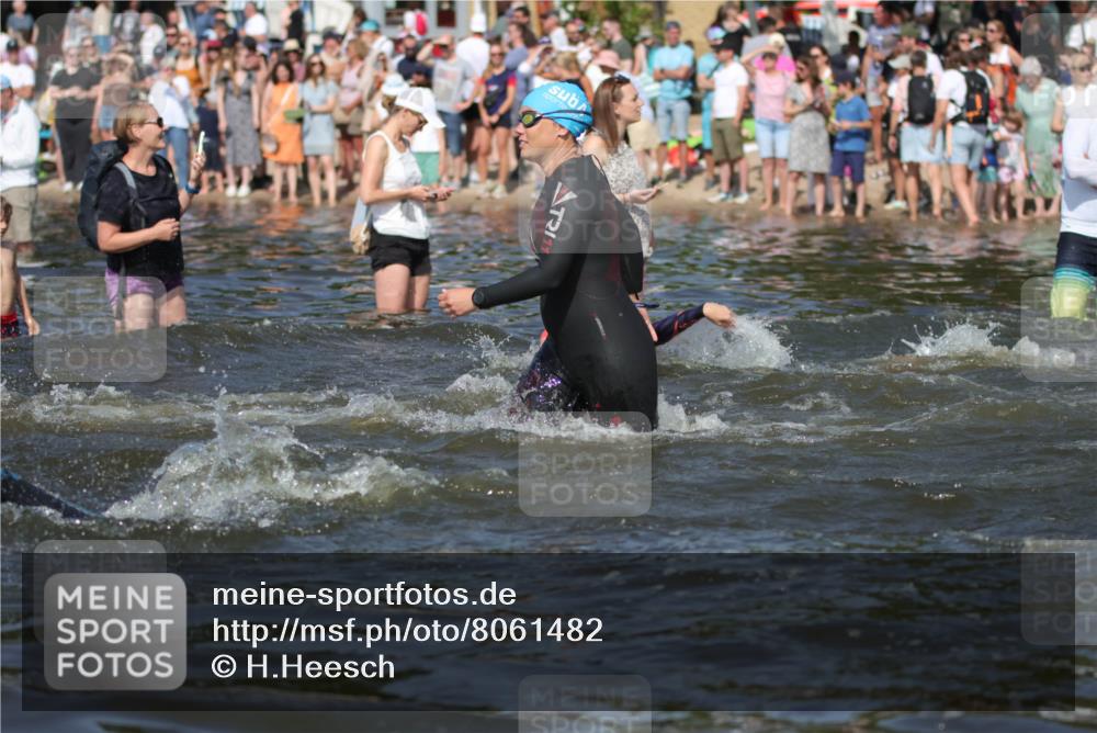 22.06.2025 - Viking Triathlon H.Heesch http://msf.ph/oto/8061482 22.06.2025 10:04:05 Schwimmen 156, 220, 240, 313, 315, 351, 370, 433, 448, 474, 529, 614, 639, 657 meine-sportfotos.de