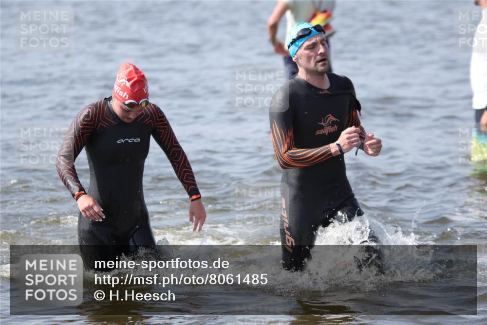 22.06.2025 - Viking Triathlon H.Heesch http://msf.ph/oto/8061485 22.06.2025 10:41:16 Schwimmen 54, 94, 153, 314, 376, 390, 496, 631 meine-sportfotos.de