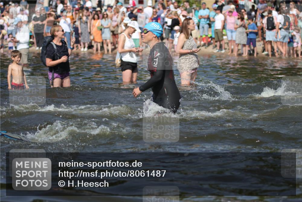 22.06.2025 - Viking Triathlon H.Heesch http://msf.ph/oto/8061487 22.06.2025 10:04:05 Schwimmen 156, 220, 240, 313, 315, 351, 370, 433, 448, 474, 529, 614, 639, 657 meine-sportfotos.de