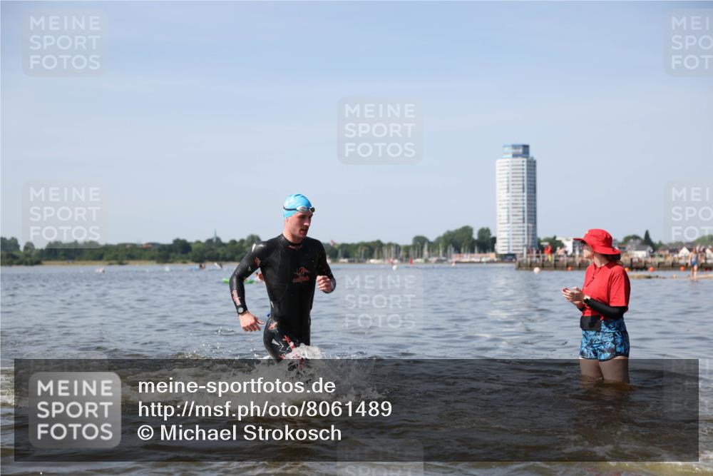 22.06.2025 - Viking Triathlon Michael Strokosch http://msf.ph/oto/8061489 22.06.2025 10:25:49 Schwimmen 10, 49, 420, 455, 485, 544, 557, 642 meine-sportfotos.de