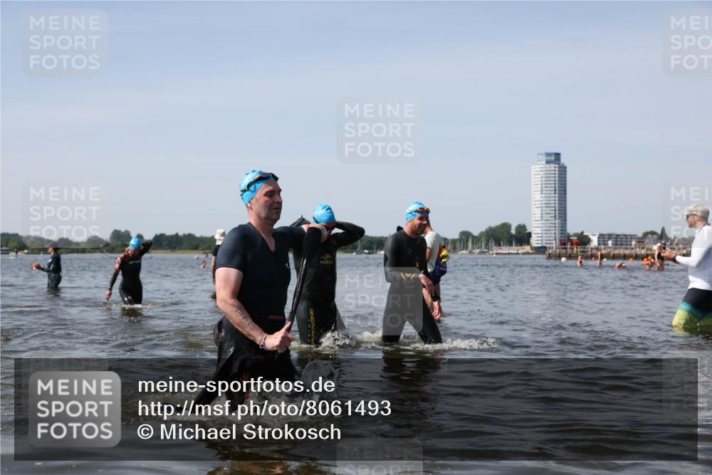 22.06.2025 - Viking Triathlon Michael Strokosch http://msf.ph/oto/8061493 22.06.2025 10:46:19 Schwimmen 121, 144, 213, 225, 406, 647 meine-sportfotos.de