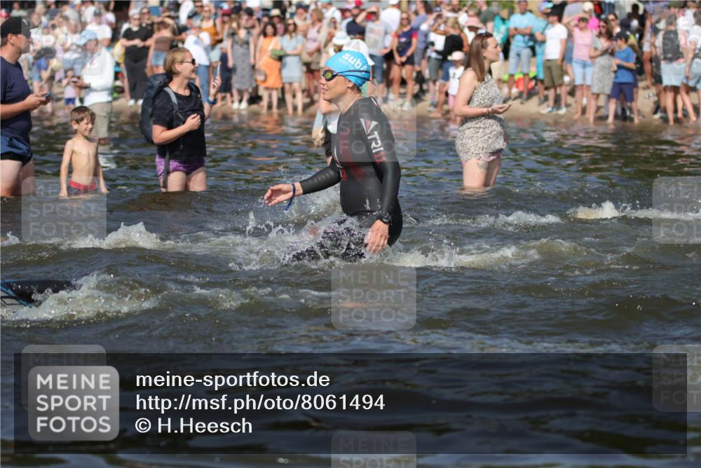 22.06.2025 - Viking Triathlon H.Heesch http://msf.ph/oto/8061494 22.06.2025 10:04:05 Schwimmen 156, 220, 240, 313, 315, 351, 370, 433, 448, 474, 529, 614, 639, 657 meine-sportfotos.de