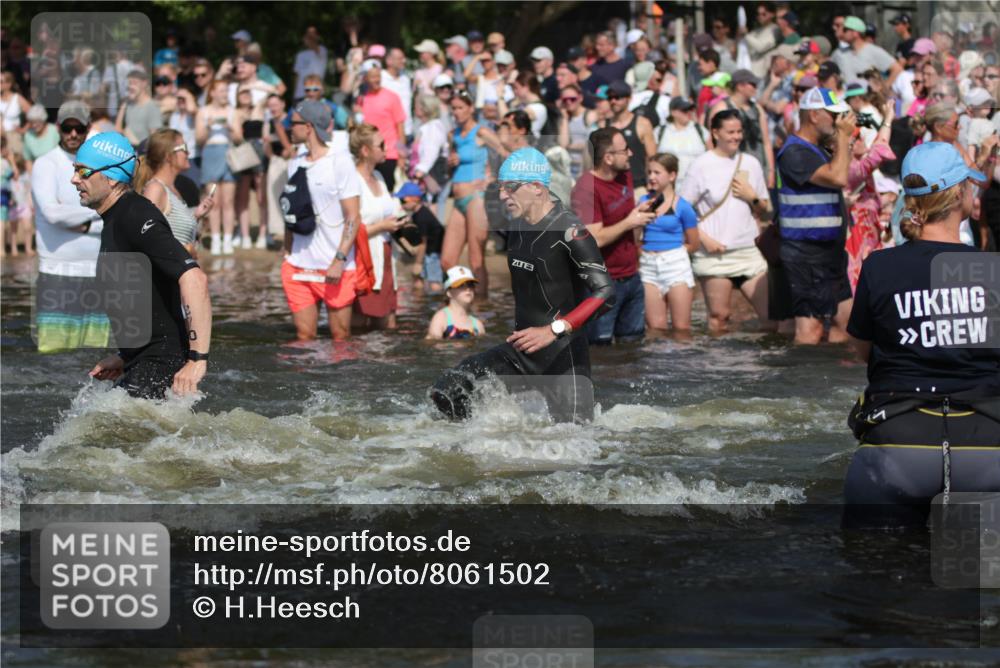 22.06.2025 - Viking Triathlon H.Heesch http://msf.ph/oto/8061502 22.06.2025 10:04:08 Schwimmen 156, 199, 220, 240, 313, 315, 351, 370, 433, 448, 474, 529, 614, 639, 657 meine-sportfotos.de