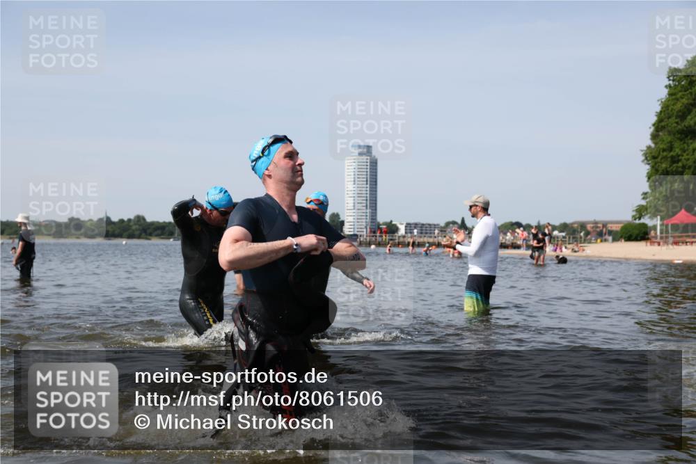 22.06.2025 - Viking Triathlon Michael Strokosch http://msf.ph/oto/8061506 22.06.2025 10:46:20 Schwimmen 60, 121, 144, 213, 225, 406 meine-sportfotos.de