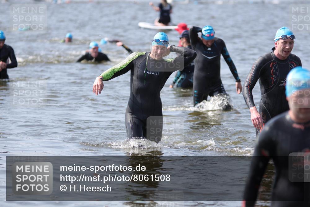 22.06.2025 - Viking Triathlon H.Heesch http://msf.ph/oto/8061508 22.06.2025 10:41:19 Schwimmen 54, 94, 314, 376, 390, 505, 631 meine-sportfotos.de
