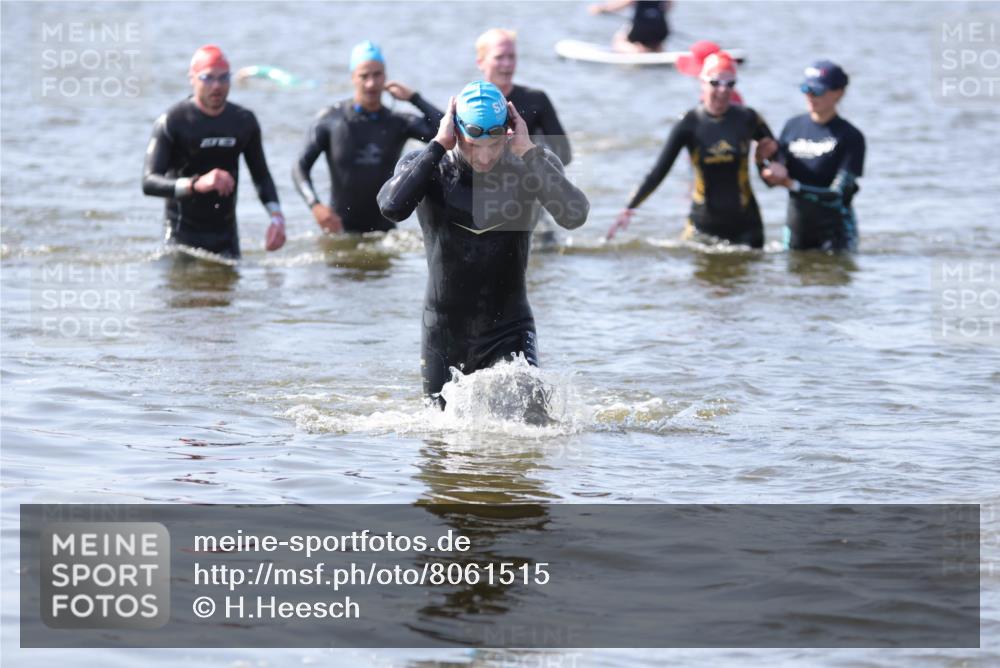 22.06.2025 - Viking Triathlon H.Heesch http://msf.ph/oto/8061515 22.06.2025 10:41:28 Schwimmen 54, 94, 194, 220, 376, 390, 505, 629 meine-sportfotos.de
