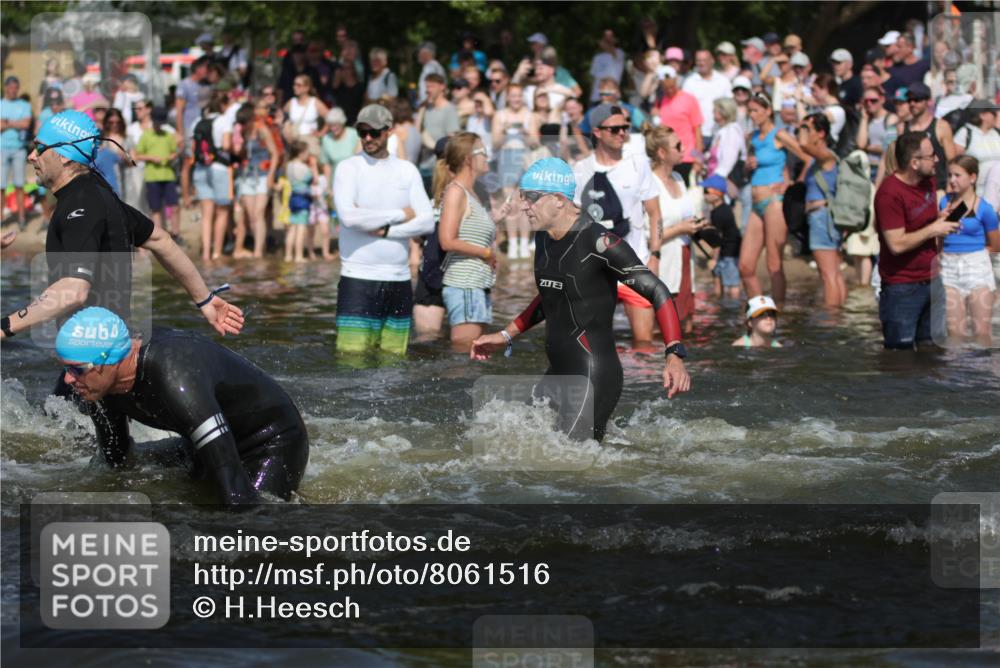 22.06.2025 - Viking Triathlon H.Heesch http://msf.ph/oto/8061516 22.06.2025 10:04:08 Schwimmen 156, 199, 220, 240, 313, 315, 351, 370, 433, 448, 474, 529, 614, 639, 657 meine-sportfotos.de