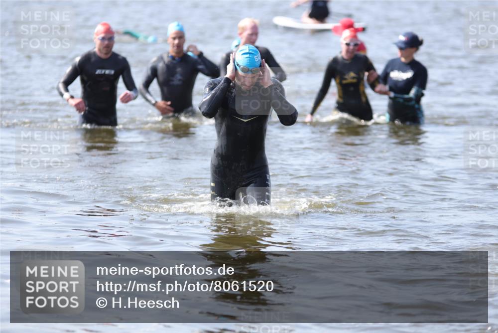 22.06.2025 - Viking Triathlon H.Heesch http://msf.ph/oto/8061520 22.06.2025 10:41:29 Schwimmen 54, 94, 142, 194, 220, 376, 390, 505, 629 meine-sportfotos.de
