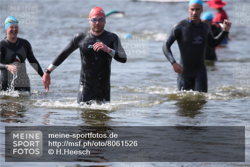 22.06.2025 - Viking Triathlon H.Heesch http://msf.ph/oto/8061526 22.06.2025 10:41:34 Schwimmen 54, 58, 142, 194, 220, 376, 505, 625, 629 meine-sportfotos.de