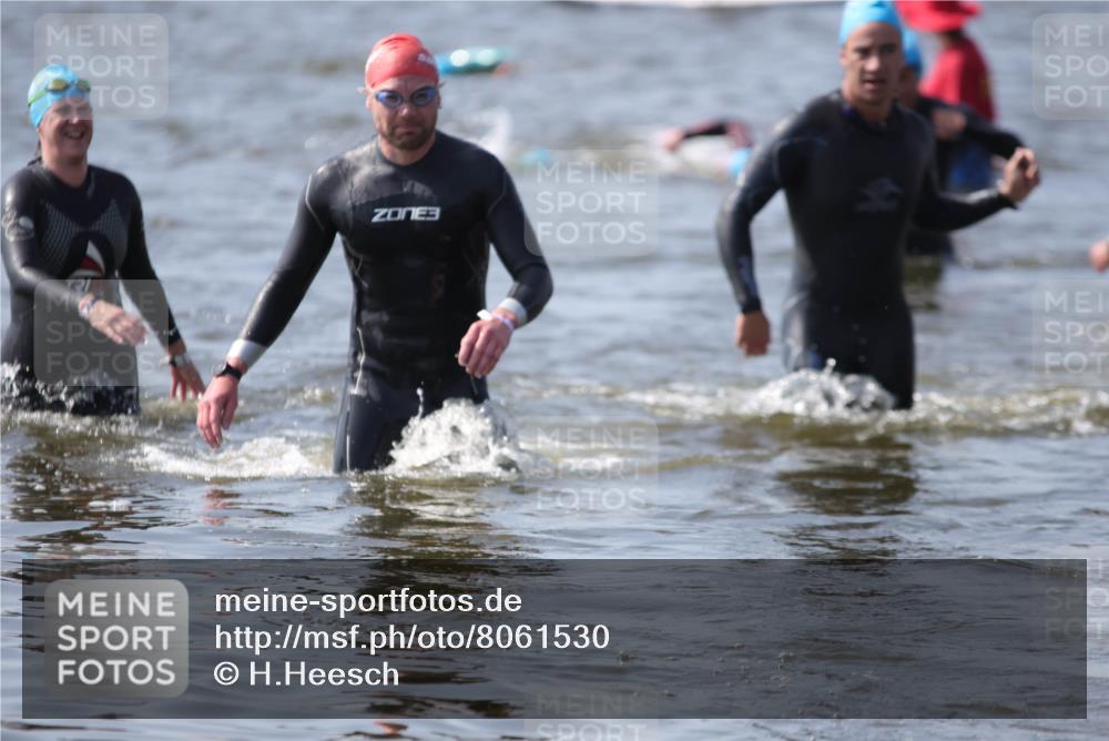 22.06.2025 - Viking Triathlon H.Heesch http://msf.ph/oto/8061530 22.06.2025 10:41:34 Schwimmen 54, 58, 142, 194, 220, 376, 505, 625, 629 meine-sportfotos.de