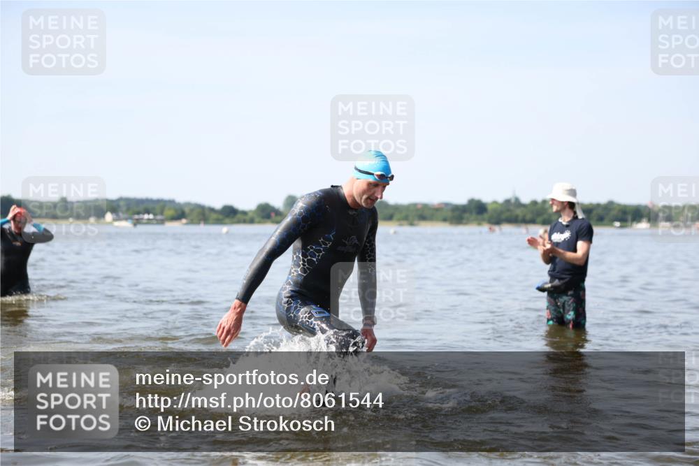 22.06.2025 - Viking Triathlon Michael Strokosch http://msf.ph/oto/8061544 22.06.2025 10:25:56 Schwimmen 10, 49, 455, 485, 557, 642 meine-sportfotos.de