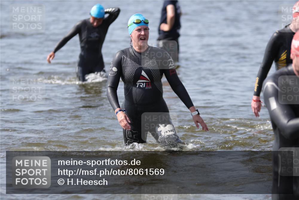 22.06.2025 - Viking Triathlon H.Heesch http://msf.ph/oto/8061569 22.06.2025 10:41:44 Schwimmen 58, 142, 194, 199, 220, 221, 505, 625, 629 meine-sportfotos.de