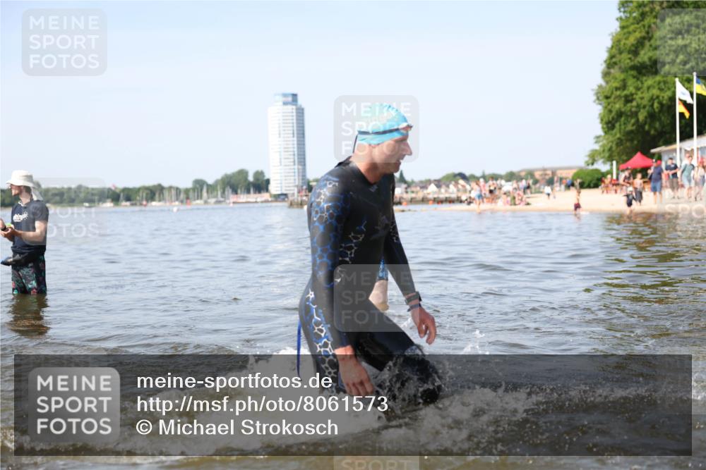 22.06.2025 - Viking Triathlon Michael Strokosch http://msf.ph/oto/8061573 22.06.2025 10:25:58 Schwimmen 49, 617, 642 meine-sportfotos.de