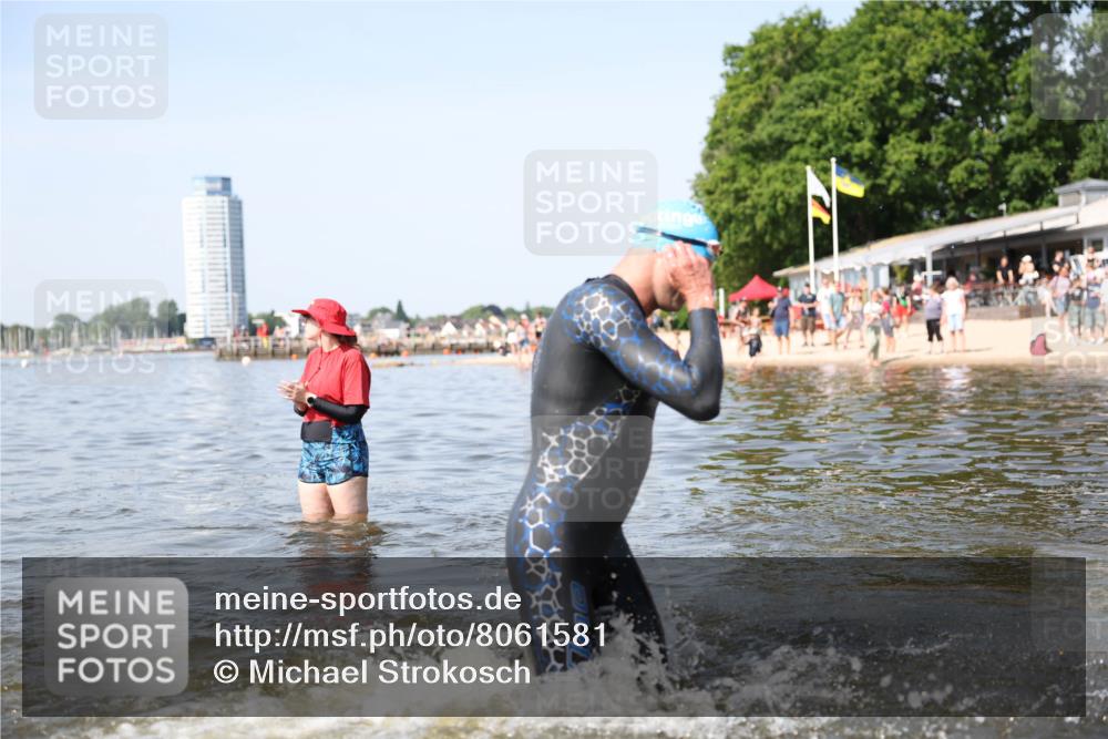 22.06.2025 - Viking Triathlon Michael Strokosch http://msf.ph/oto/8061581 22.06.2025 10:25:58 Schwimmen 49, 617, 642 meine-sportfotos.de