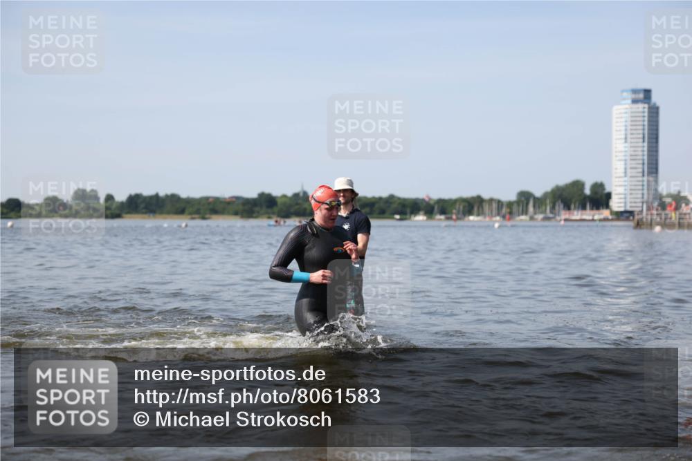22.06.2025 - Viking Triathlon Michael Strokosch http://msf.ph/oto/8061583 22.06.2025 10:26:00 Schwimmen 49, 617, 642 meine-sportfotos.de