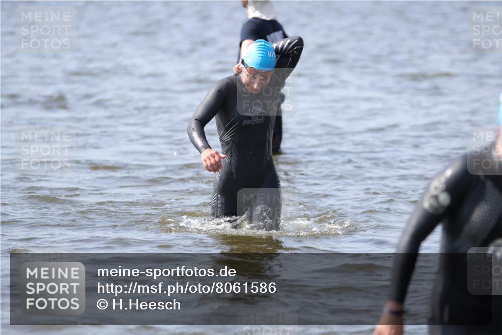 22.06.2025 - Viking Triathlon H.Heesch http://msf.ph/oto/8061586 22.06.2025 10:41:46 Schwimmen 58, 142, 194, 199, 220, 221, 625, 629 meine-sportfotos.de