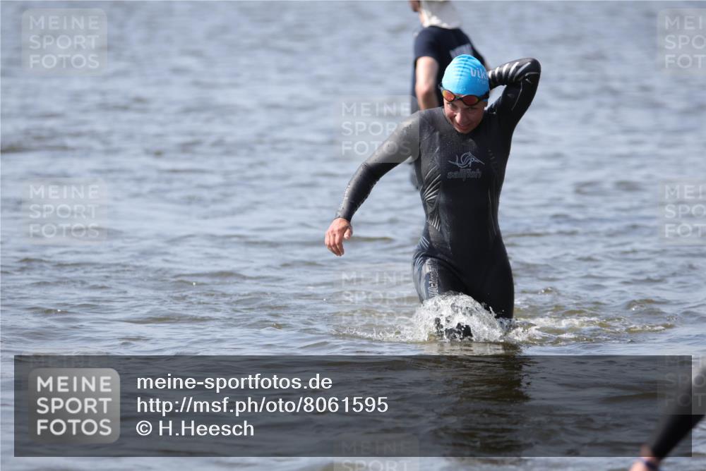 22.06.2025 - Viking Triathlon H.Heesch http://msf.ph/oto/8061595 22.06.2025 10:41:46 Schwimmen 58, 142, 194, 199, 220, 221, 625, 629 meine-sportfotos.de