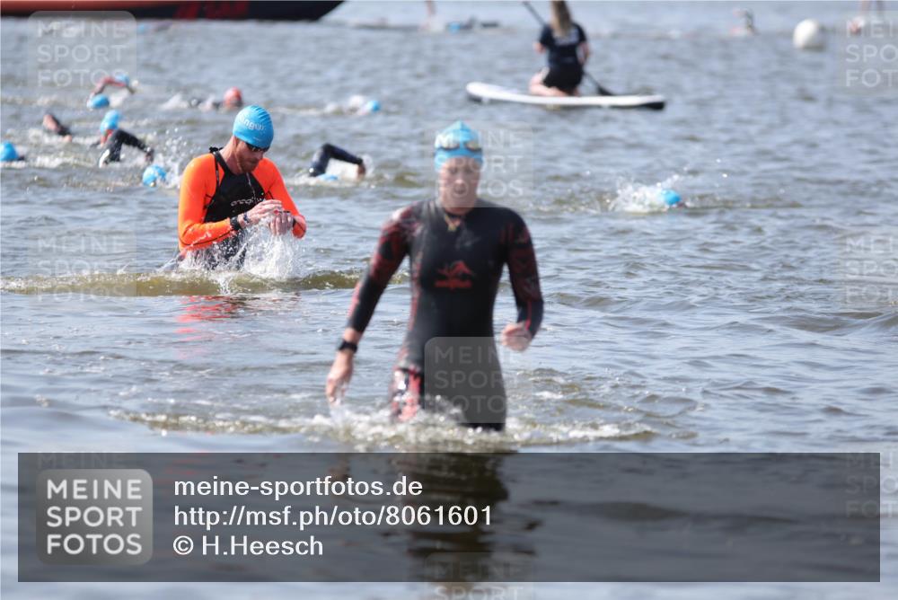 22.06.2025 - Viking Triathlon H.Heesch http://msf.ph/oto/8061601 22.06.2025 10:41:47 Schwimmen 58, 142, 159, 194, 199, 220, 221, 625, 629 meine-sportfotos.de